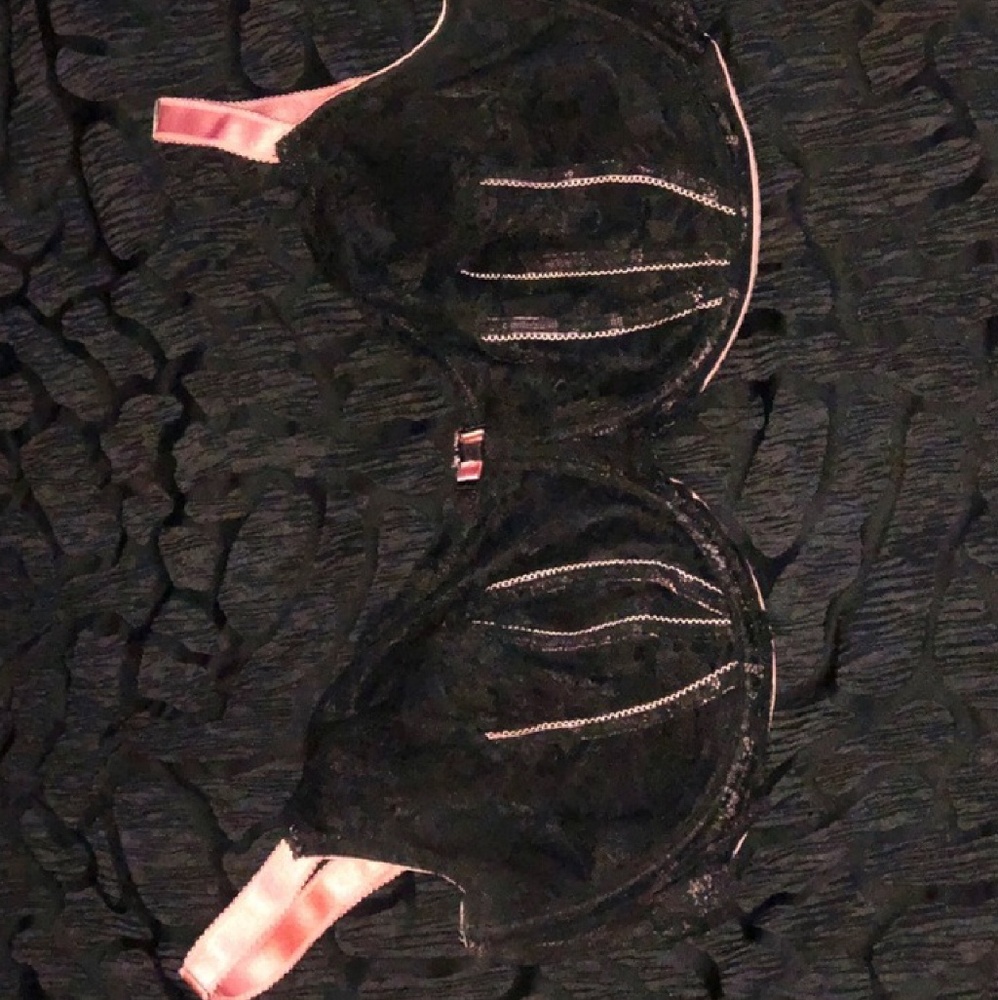 42H Adore Me black and pink bta